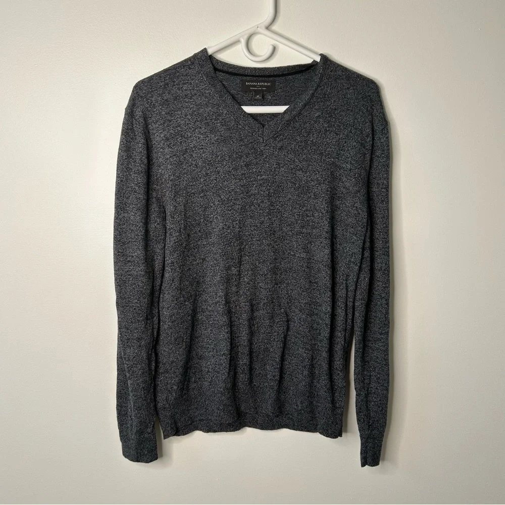 Banana Republic Premium Luxe Yarn Silk Cashmere Sweater Grey V-Neck medium